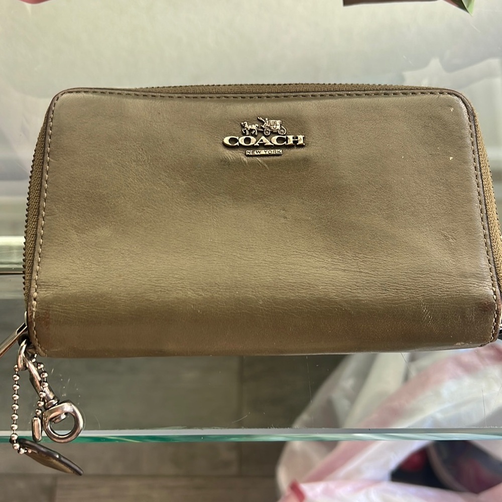 Coach Vintage Wallet EUC Olive Color Womens Clutch